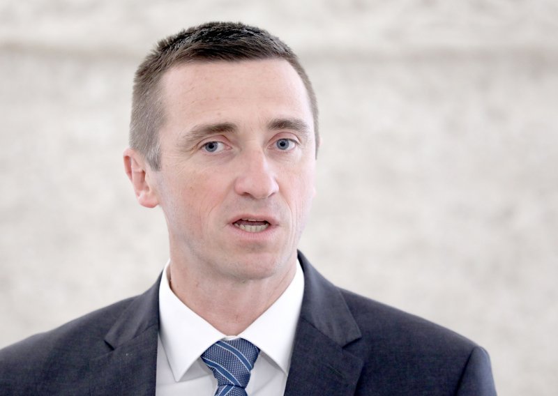 Penava: Trebamo li uvoziti voće iz Srbije koje je tretirano zabranjenim kemikalijama?