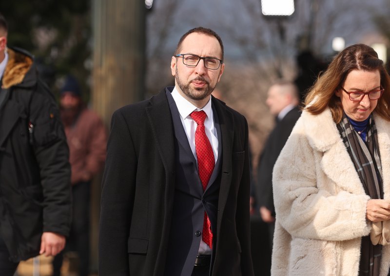 Tenisice Tomislava Tomaševića opet izazvale kritike: 'Ovo je ipak svečanost'