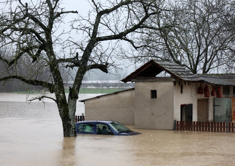 Na obrani od poplava angažirano je više od 600 vatrogasaca: Evo gdje je najgore stanje