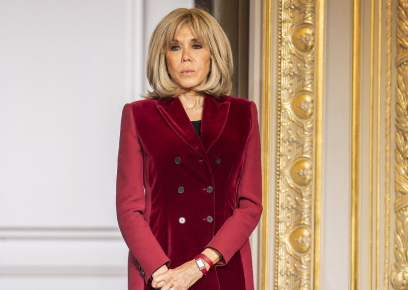 Brigitte Macron zna sve trikove: Ovo su ultimativne hlače i cipele koje noge čine vrtoglavo dugima