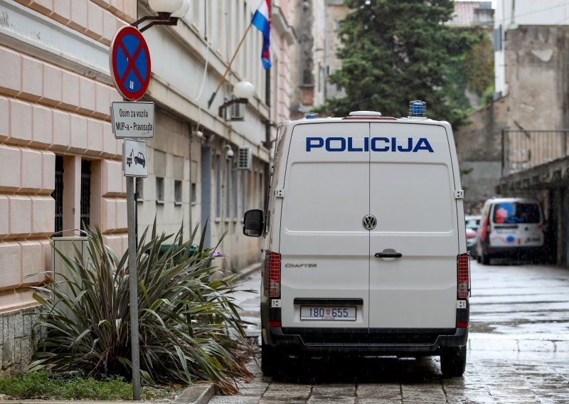 Zbog spolnog uznemiravanja djece zadarski sud pritvorio Egipćanina i Indijca