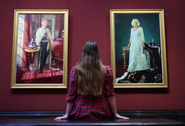Dvije godine nakon krunidbe: Objavljen povijesni portret britanskog kralja Charlesa